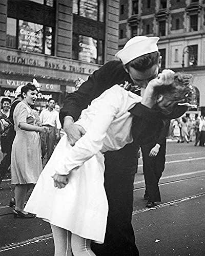 Sailor Nurse VJ Day Kiss in Times Square 11x14 Silver Halide Photo Photo